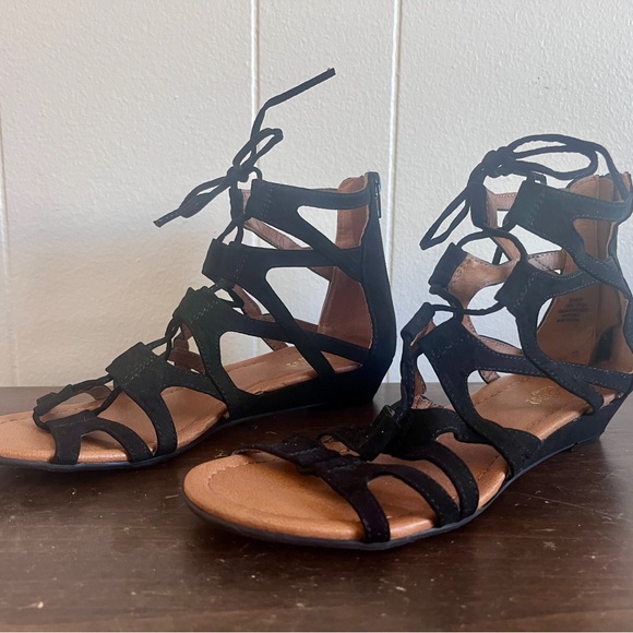 Crown Vintage Black Strappy Gladiator Sandals - Picture 3 of 6
